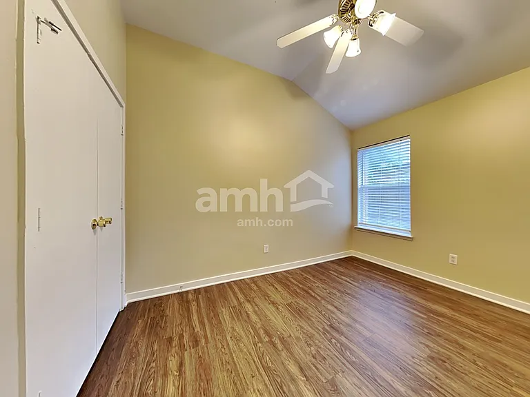 809 Dixon Ln — Photo 15