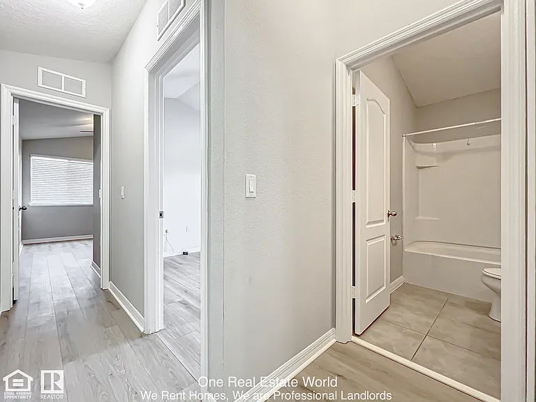 5361 Windsor Lake Cir — Photo 9