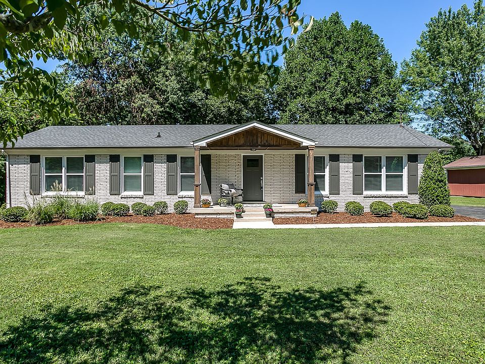 1st image of 806 S Baird Ln