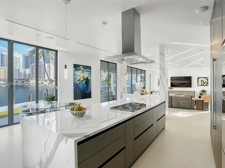 501 Palm Dr — Photo 20