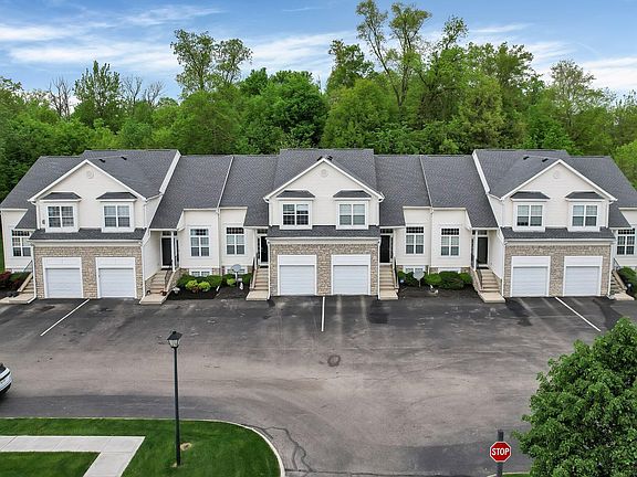 3rd image of 8410 Hickory Overlook