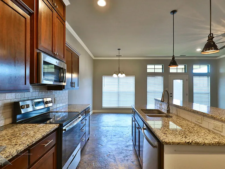 3812 Carrera Ln — Photo 6