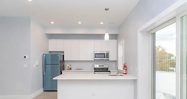 Rented by Skyhigh Realty NYC LLC | media 7