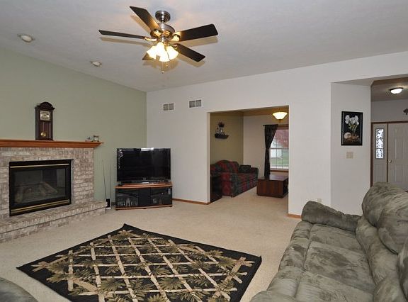 3rd image of 2440 Emslie Dr