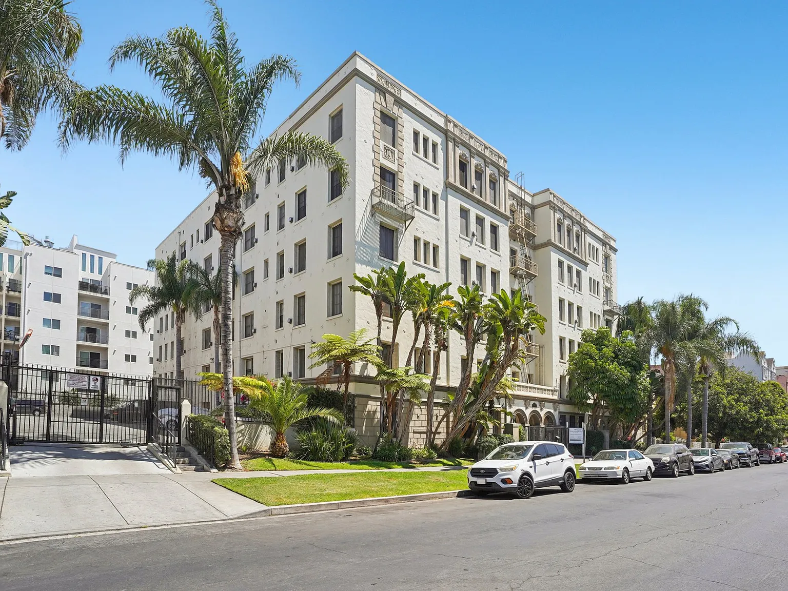 Wendover Apartments — Photo 1