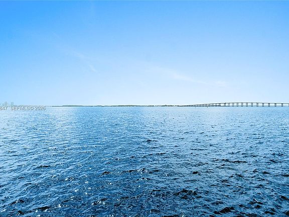 3rd image of 200 SE 15th Rd APT 5D