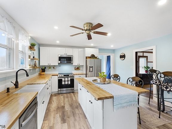 4th image of 322 Berkshire Valley Rd