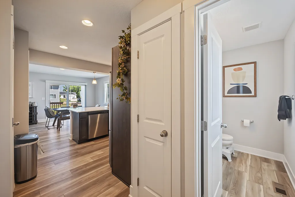3 bed, 2.5 bath, 1364 sqft, $2,895 — Photo 3