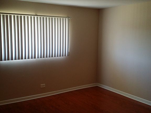 5th image of 16W505 Mockingbird Ln APT 204