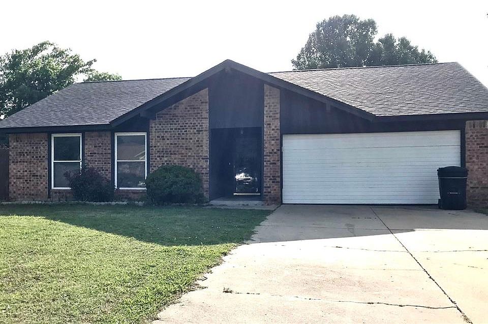 1st image of 2105 Crystal Dr