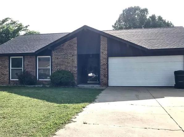2105 Crystal Dr, Moore, OK 73160