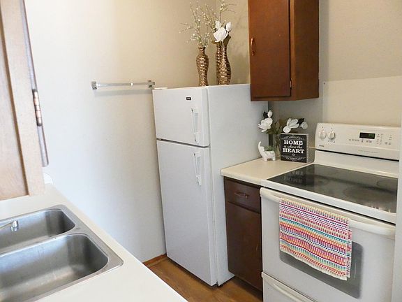 5th image of 361 S Hill St #93326e1ed