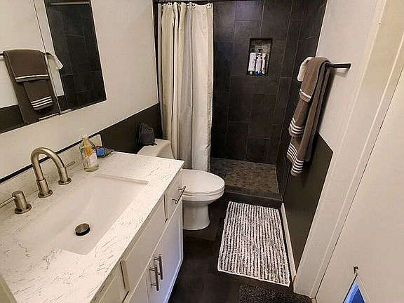 4th image of 2313 E Poinsettia Dr