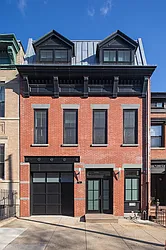 305 De Graw Street in Cobble Hill