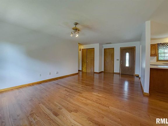 3rd image of 913 N 2nd St