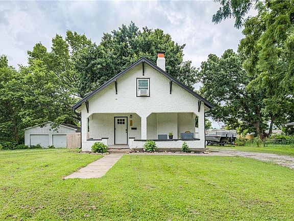 3rd image of 6033 Edith Ave