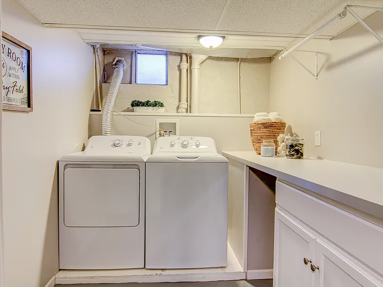 1420 Yates St #420 — Photo 17