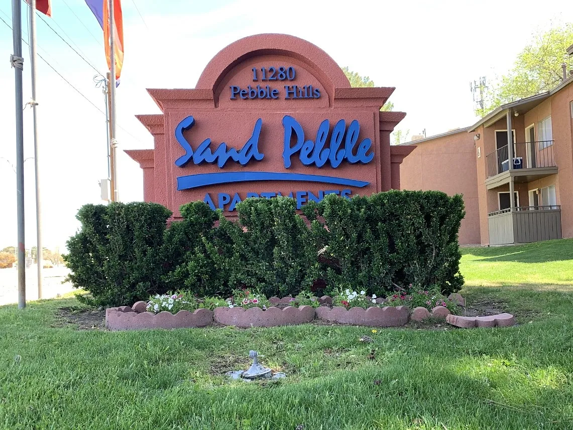 Sand Pebble Apartments — Photo 2