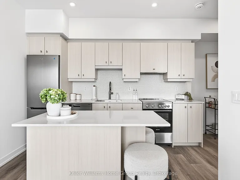 15 Wellington St S #2402 — Photo 6