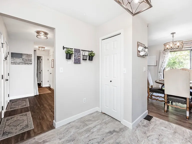 892 Lester Ave — Photo 11