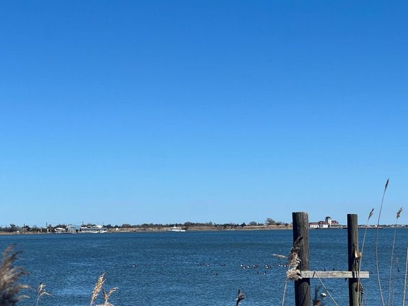 101 Paquatuck Avenue, East Moriches, NY 11940
