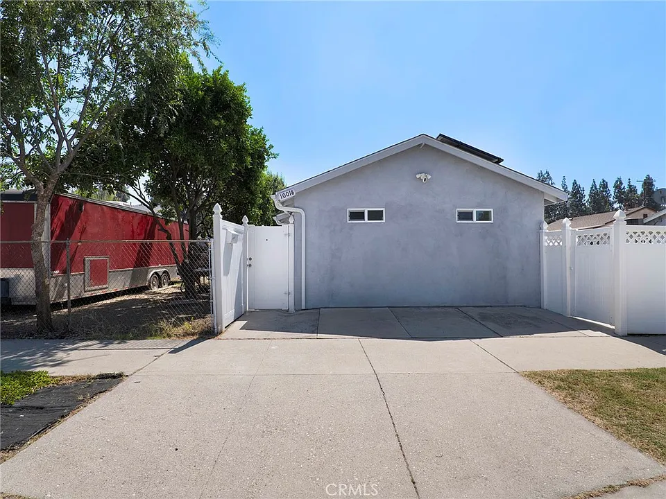 10018 N Aqueduct Ave