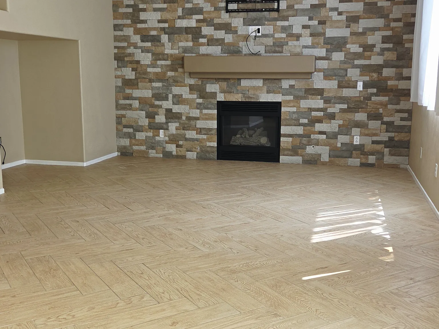 4 bed, 2.5 bath, 2000 sqft, $3,900 — Photo 4