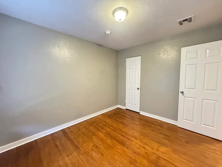 2042 NW 25th St #17 — Photo 13