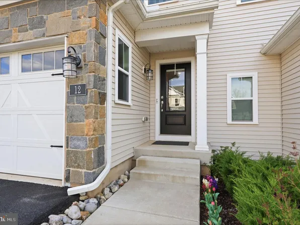 12 Spring Mill Rd, Ivyland, PA 18974