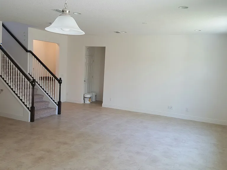 1065 Vinsetta Cir — Photo 8