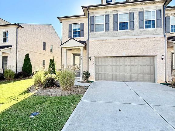3rd image of 127 Heathbrook Ln