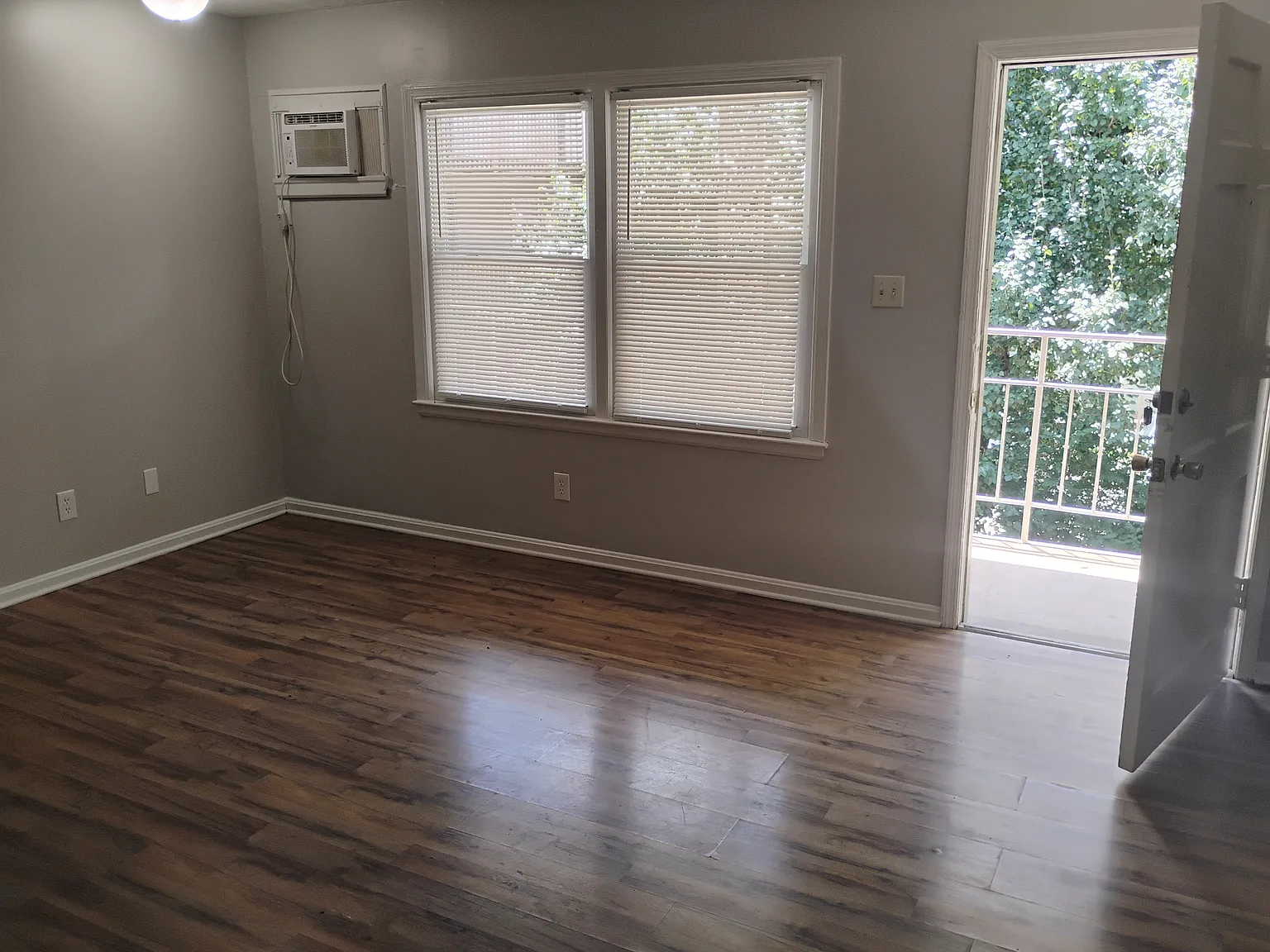 Studio, 650 sqft, $900 — Photo 1