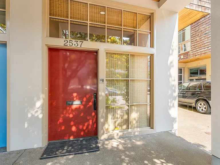 2537 NW Upshur St — Photo 34