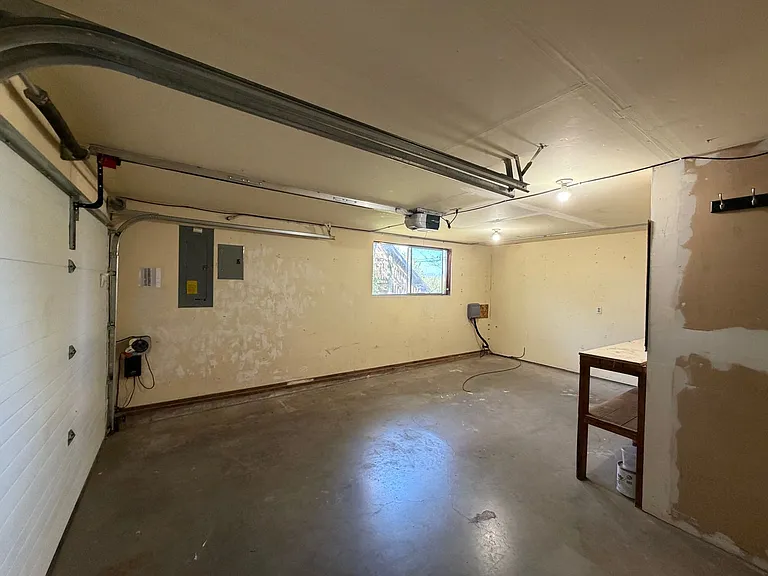2735 Almaden St — Photo 24