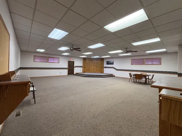 922 Park St, Larned, KS 67550