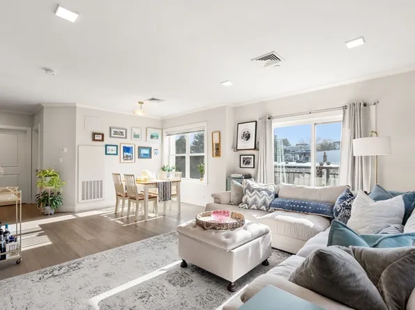 320 Maverick St Unit 304, East Boston, MA 02128