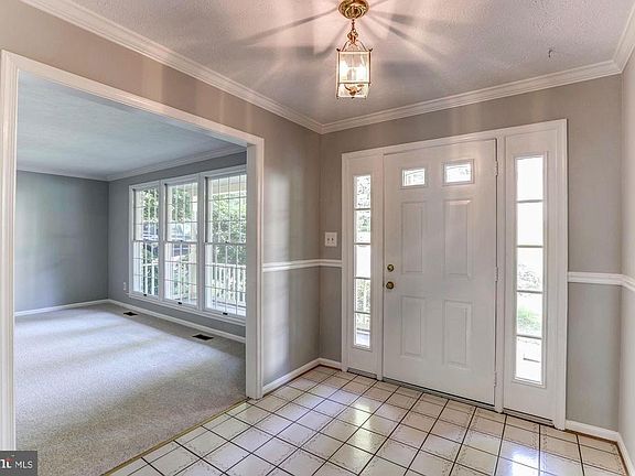 4th image of 15703 Cranberry Ct