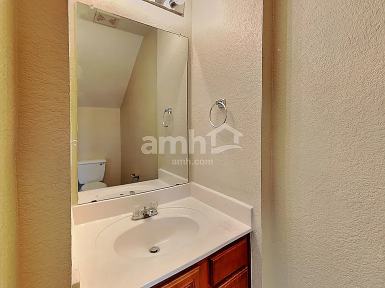 115 Karrie Dr — Photo 8