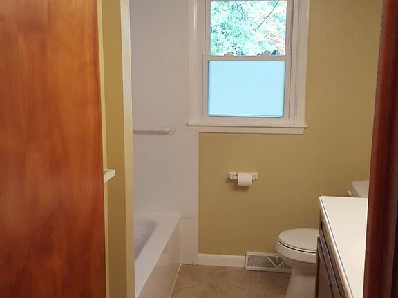 2nd image of 2772 Oakland Dr