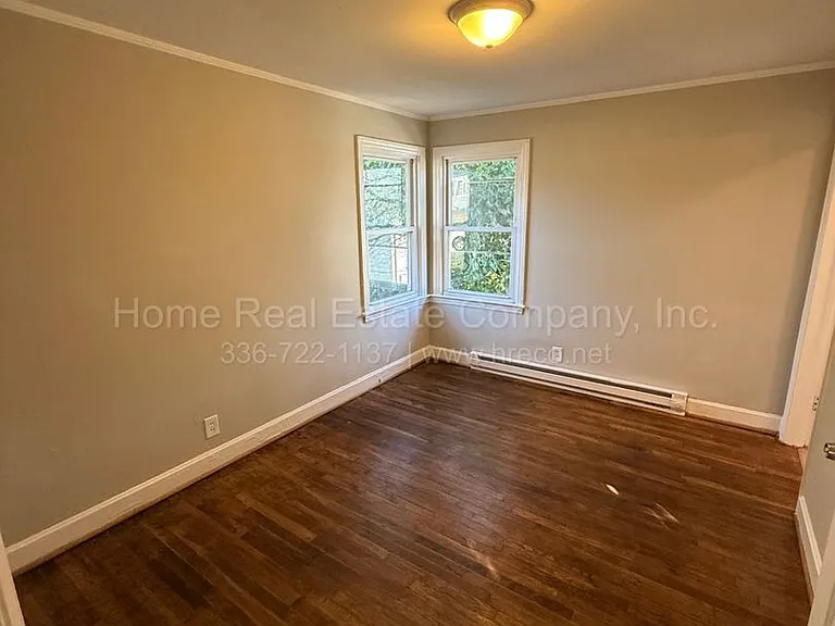 422 Gregory St — Photo 3