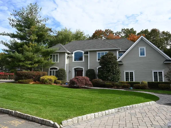 410 Old Mill Ln, Wyckoff, NJ 07481