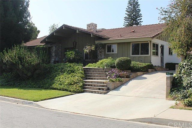 1st image of 25131 Crestview Dr