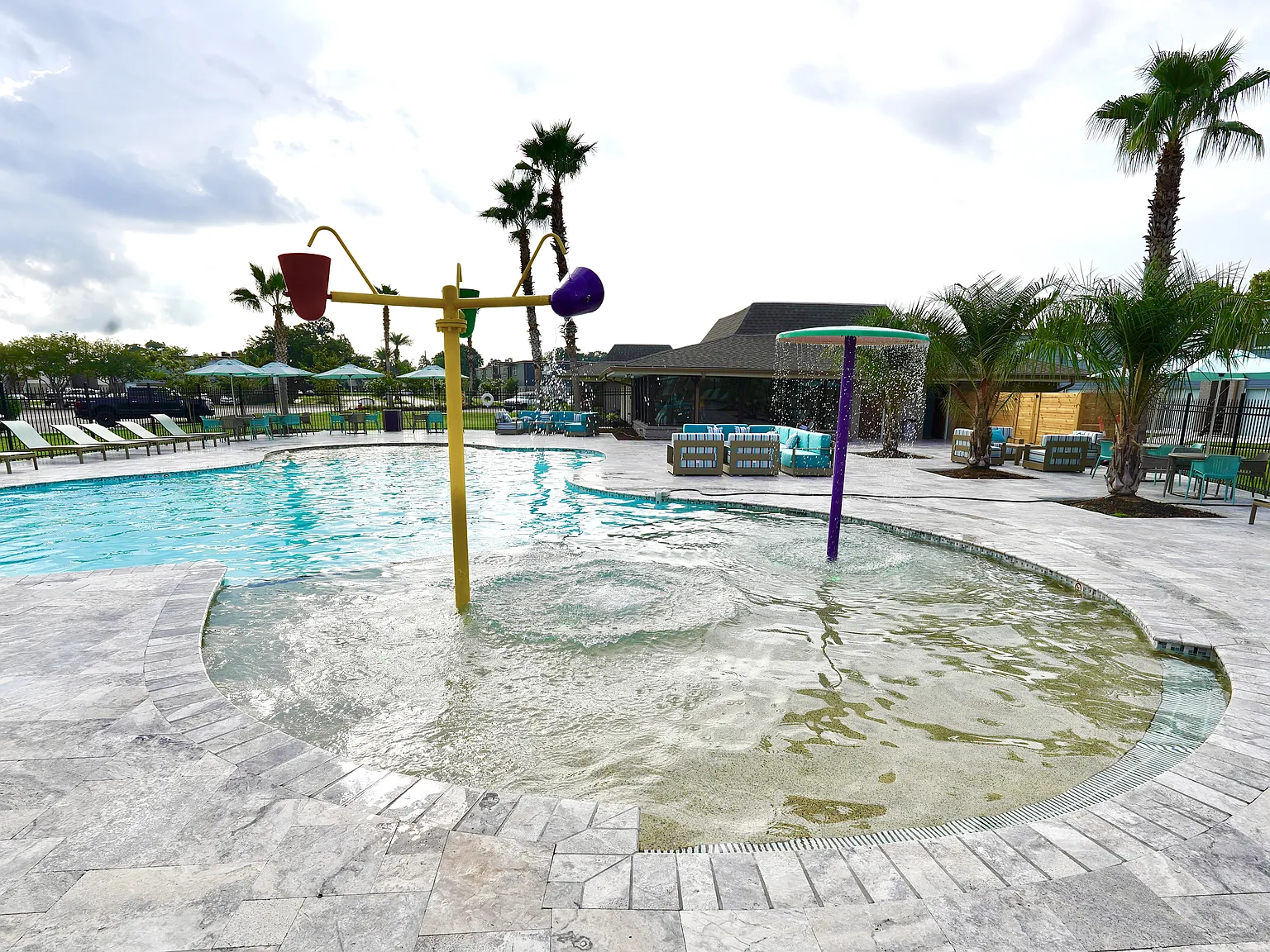 Emerald Pointe Apartment Homes — Photo 4