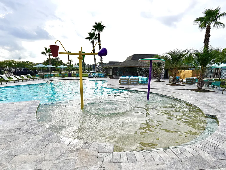 Emerald Pointe Apartment Homes — Photo 4