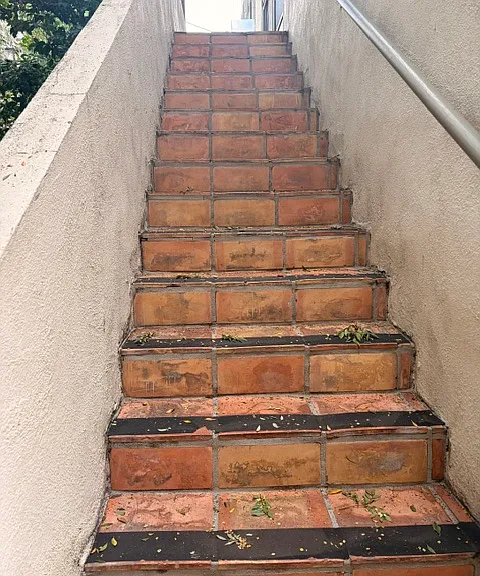 164 N Clark Dr — Photo 8
