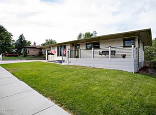 411 Circle Dr, Gillette, WY 82716