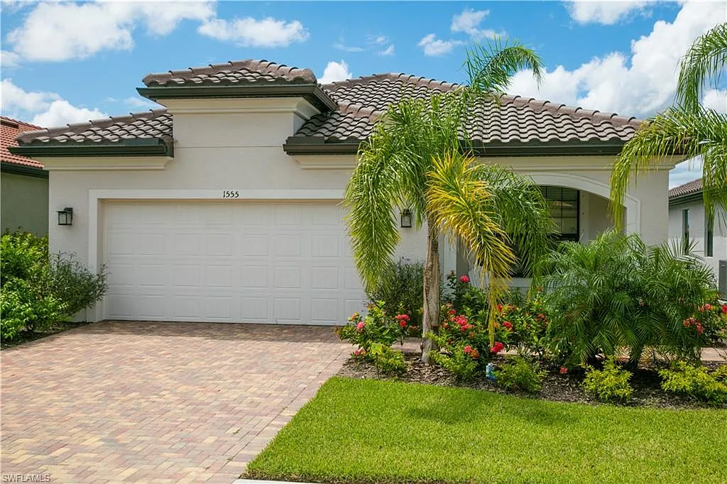 3 bed, 2.0 bath, 1908 sqft, $6,720 — Photo 2