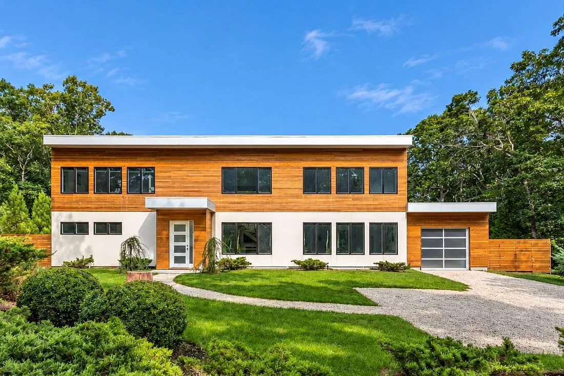 Private Hamptons Oasis | Beach Access, Pool & Pickleball Court — Photo 1
