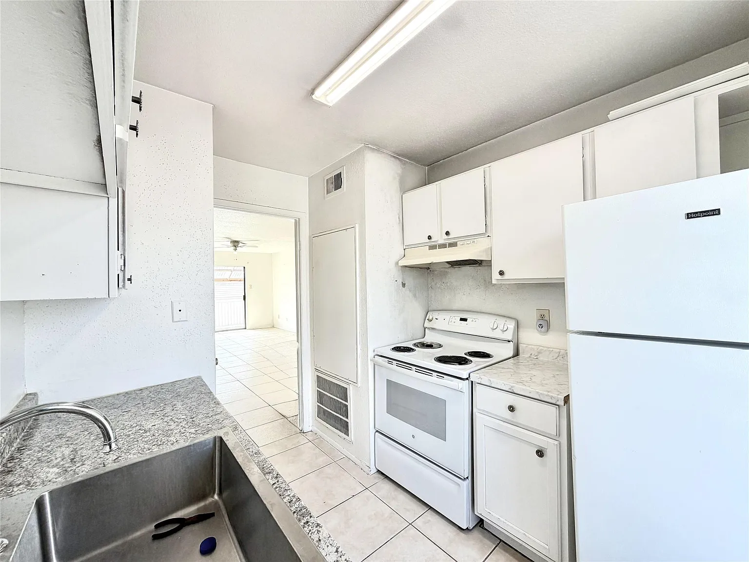 2 bed, 1.0 bath, 834 sqft, $800 — Photo 4