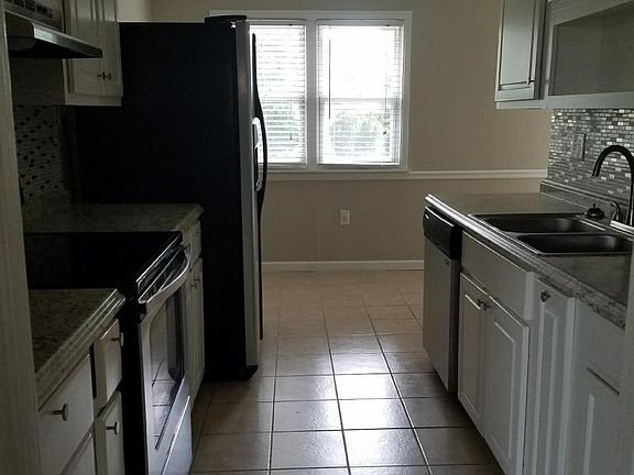 4th image of 1453 E 52nd Pl